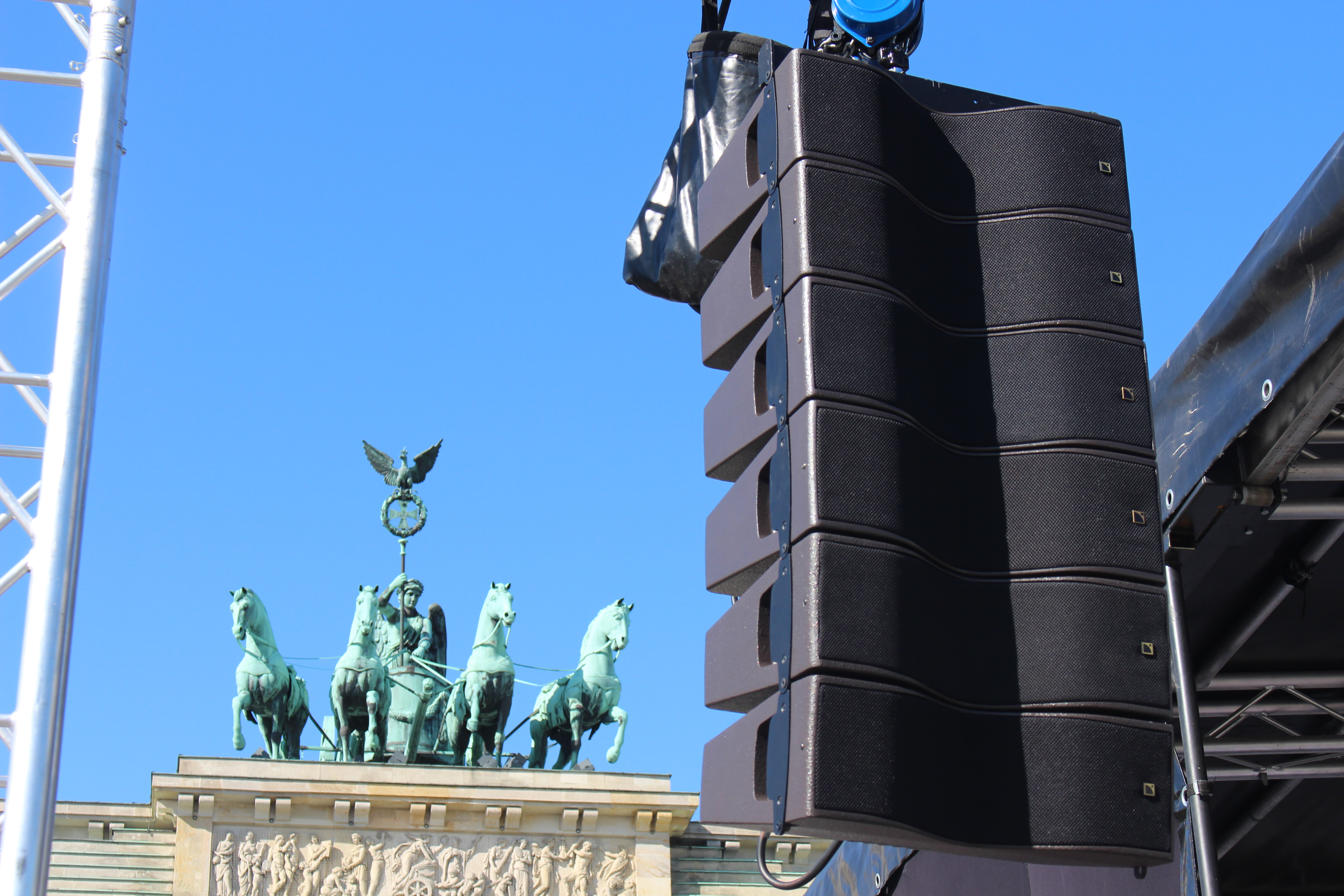 Line Array vor Brandenburger Tor